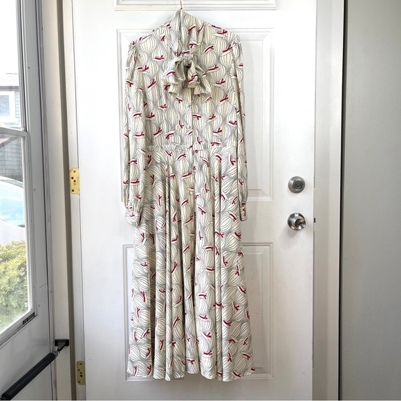 Bergdorf Goodman Dresses & Skirts - Bergdorf Goodman Bow-Neck Hat Print Silk Cream Red Easter Silk Midi Dress Size L